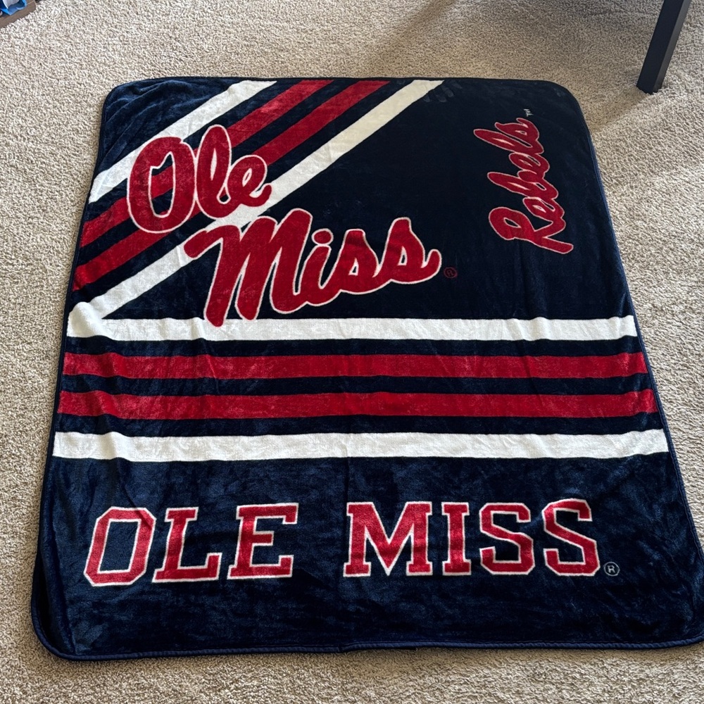 Ole Miss Rebels Throw Blanket